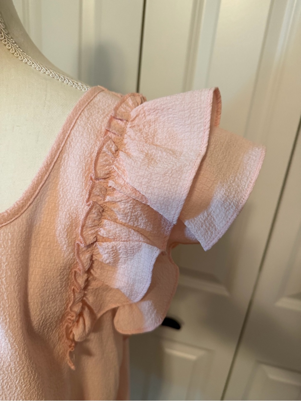 🥳Textured Ruffle Sleeve Bow Back Detail Top Size XL EUC - Picture 8 of 13